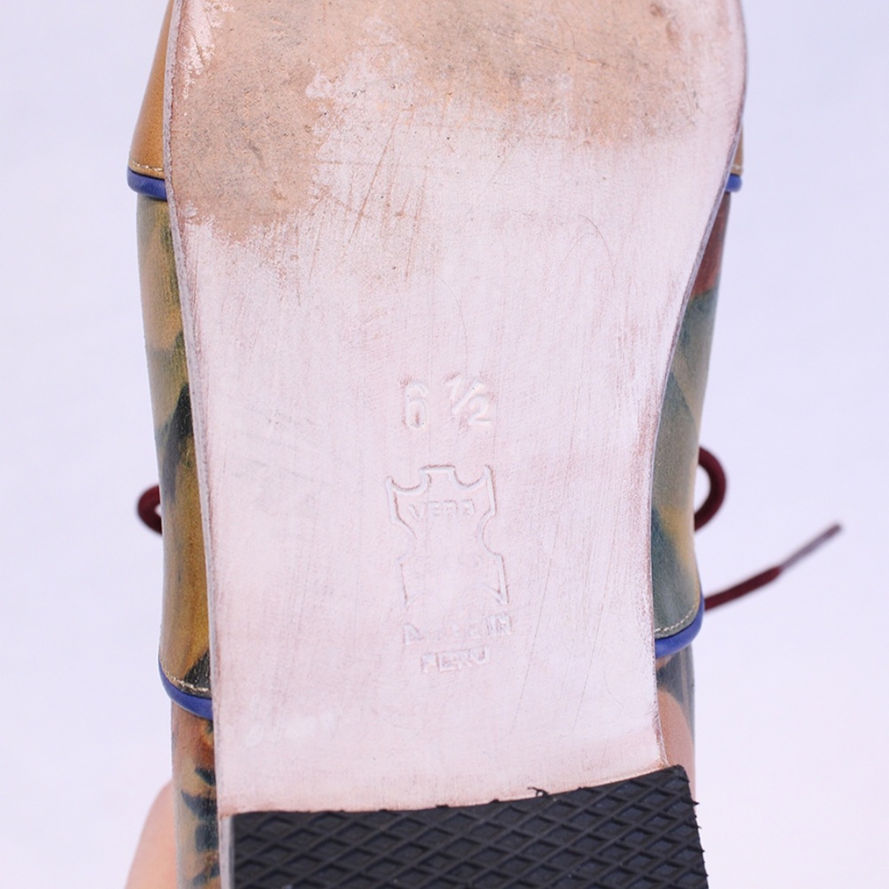 *SOLD*John Fluevog Tan Leather Floral Lace Up - Picture 8 of 8